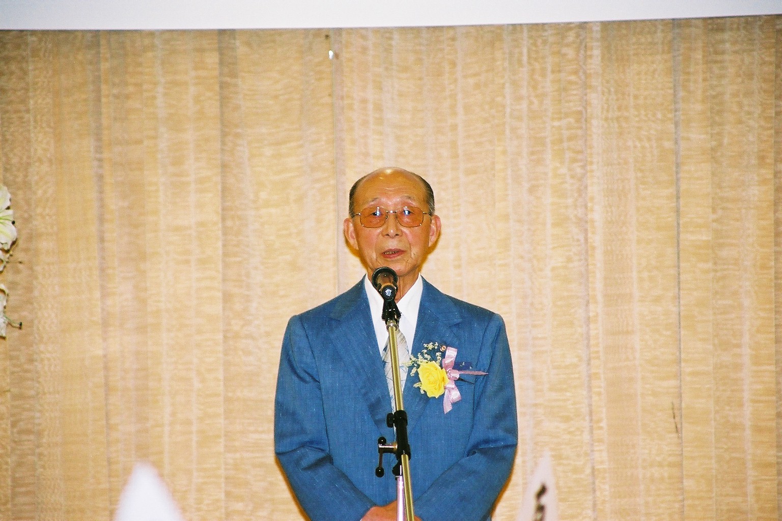 2003年6月22日(日）全日本弓道連盟副会長範士鈴木三成先生の九段授与、及び青森県弓道連盟会長市沢洋一先生の叙勲祝いがおこなわれました。